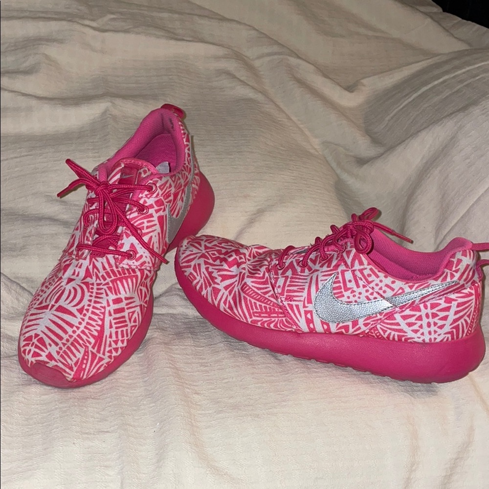 Reduced ⭐️⭐️Nike Pink and White Sneakers❤️SALE